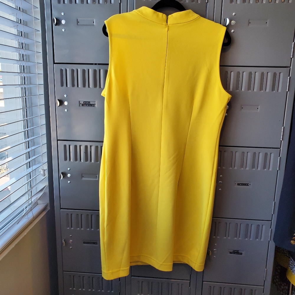 Yellow dress - Picture 3 of 7